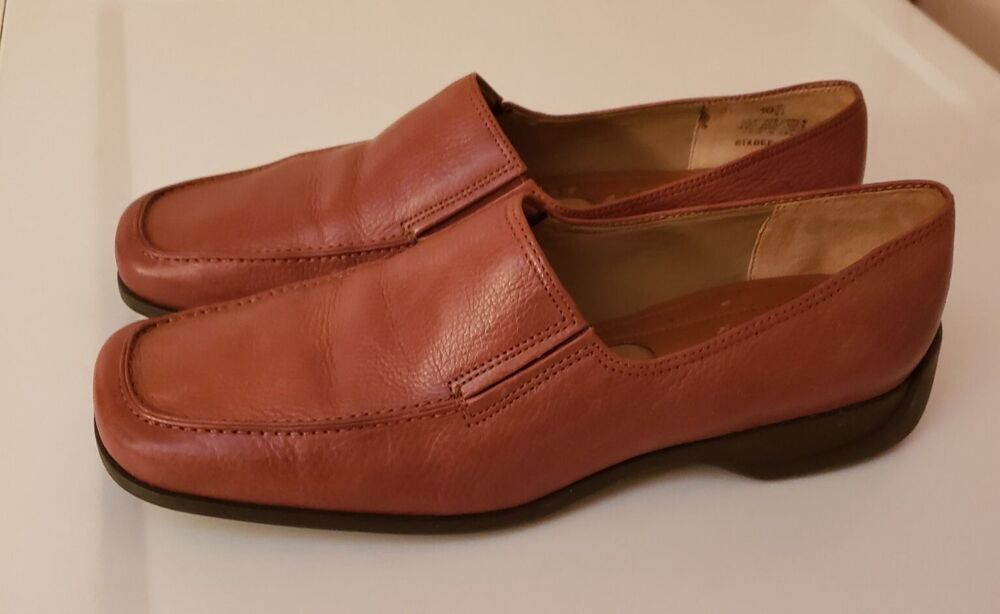 Women’s Easy Spirit Camel Leather Loafers Comfort  Office Shoes Sz 10.5 B Po- Go